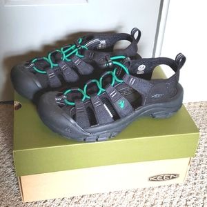 NEW KEEN  ladies shoes sz 6.5 NEW in box. Newport H2.